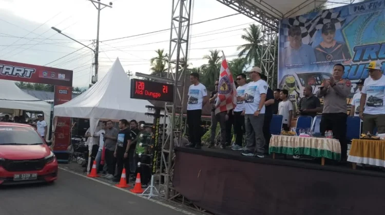 Personel Gabungan Polsek Tilamuta Polres Boalemo Jaga Ajang Drag Race