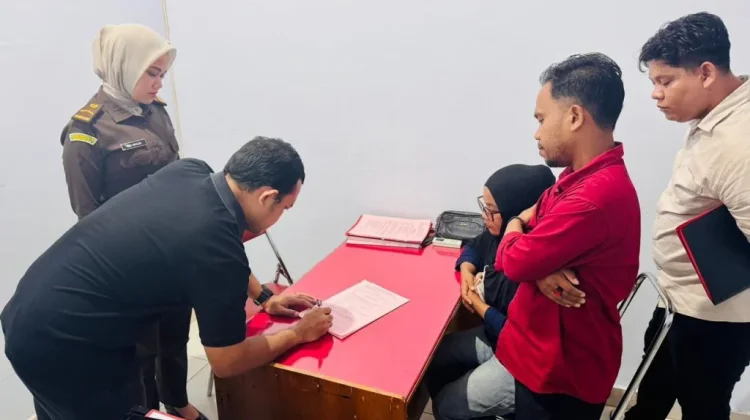 Polisi  Serahkan Tersangka Kasus Penipuan ke Kejaksaan Gorontalo