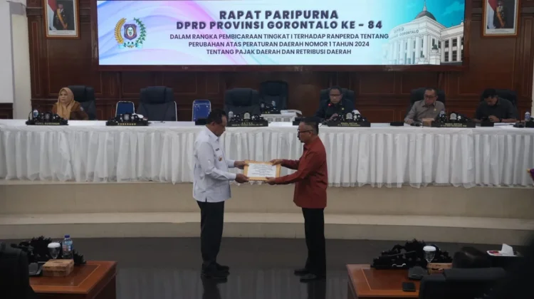 Seluruh Fraksi DPRD Terima Ranperda Perubahan Pajak dan Retribusi Daerah