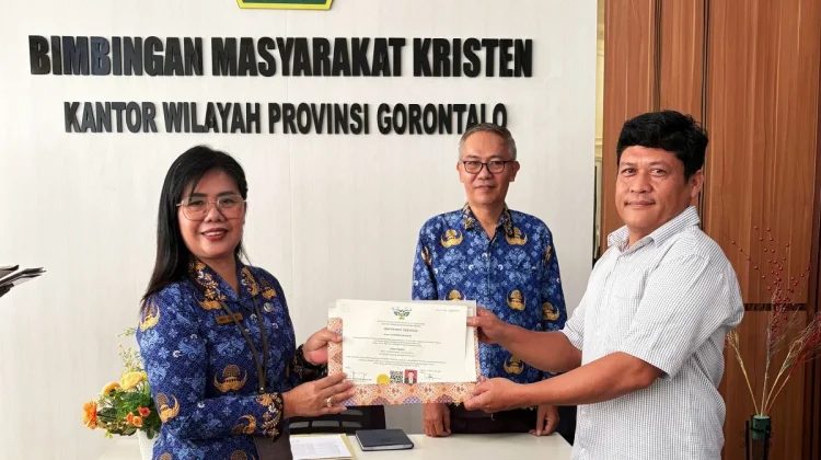 Guru PAK di Gorontalo Terima Sertifikat Pendidik