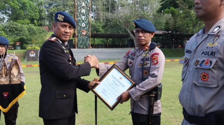Satbrimob Gorontalo Beri Penghargaan 36 Personel Teladan