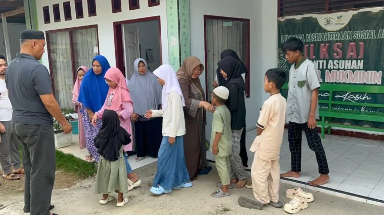 Dansat Brimob Gorontalo Berbagi Hewan Kurban untuk Anak Panti Asuhan