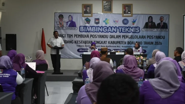 Bupati Rum Pagau Buka Bimtek Tim Pembina Posyandu Kabupaten Boalemo