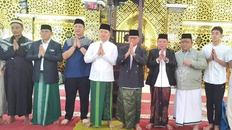 Ismet Mile dan Risman Tolingguhu Kompak Salat Idul Adha Bersama