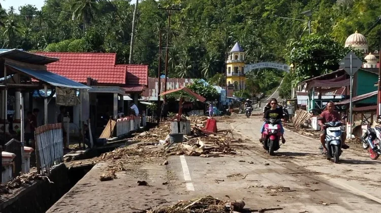 Warga Kecamatan Bone Rayakan Idul Adha dalam Suasana Duka Kebencanaan