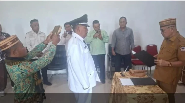 Bupati Pohuwato Lantik Tahir Ibura Jadi Pj Kades Buhu Jaya