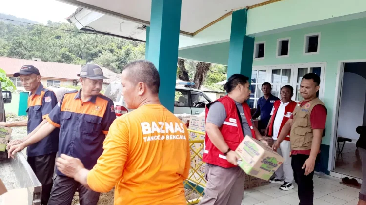 Ratusan Korban Banjir di Kecamatan Bone Terima Bantuan Logistik