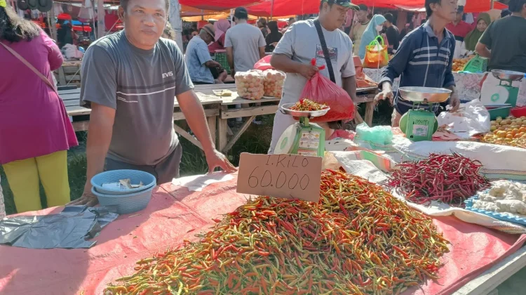 Harga Cabai Rawit di Pasar Andalas Turun, Bawang Merah Naik