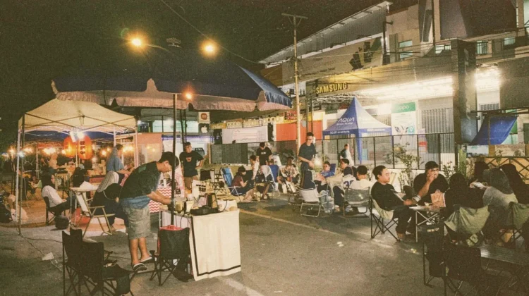 Ruang Terbuka Jadi Pilihan Baru untuk Nongkrong Malam