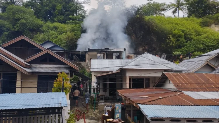 Kebakaran Rumah di Kelurahan Tenilo, Penghuni Selamatkan Diri Keluar Jendela
