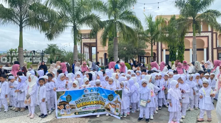 Serunya Ratusan Murid TK Damhil UNG Simulasi Manasik Haji