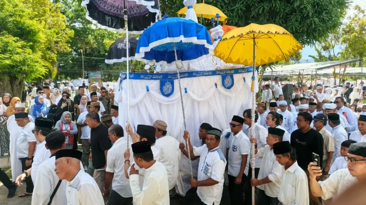 Warga Gorontalo Antar Kepergian Almarhum Mohamad Kilat Wartabone