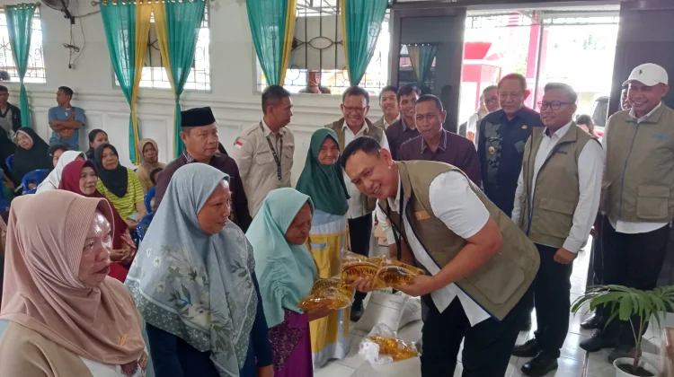 Perum BULOG Salurkan Bantuan Pangan di Desa Tabongo Timur