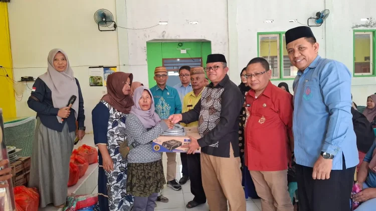 Kemenag Gorut Salurkan Bantuan Tahap II untuk Korban Banjir Biau