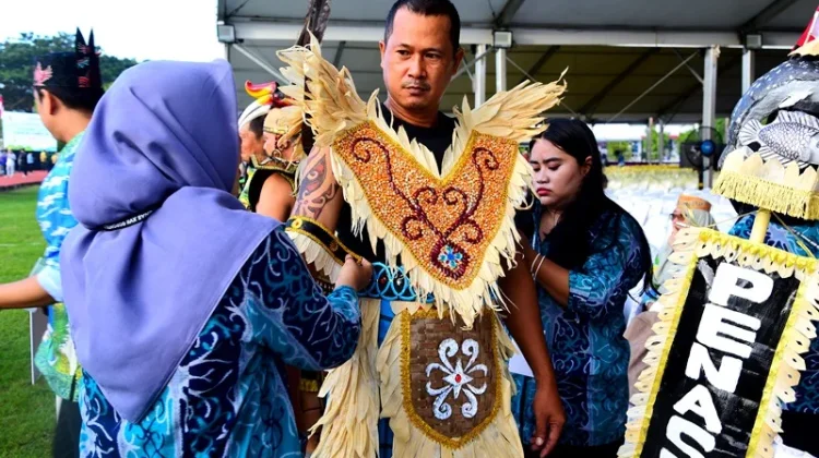 Pakaian Adat Menambah Semarak Pembukaan PENAS XVII