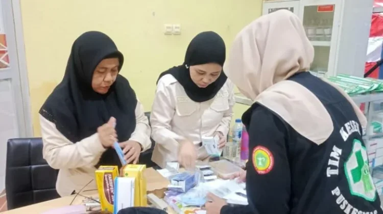 Relawan Apoteker Kawal Kesehatan Peserta PENAS XVII