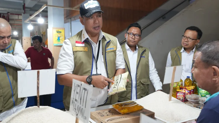 Sidak Pasar Sentral Gorontalo, BULOG Pastikan MinyaKita Dijual Sesuai HET