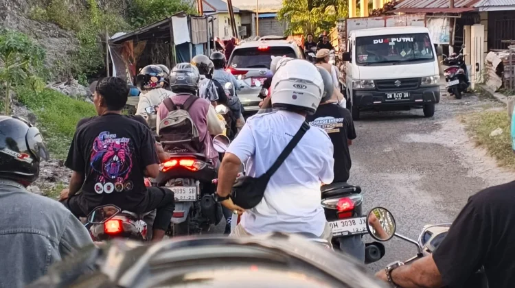 Breaking News: Jalan Utama Lekobalo-Dembe 1 Mulai Padat, Dampak Festival Apangi