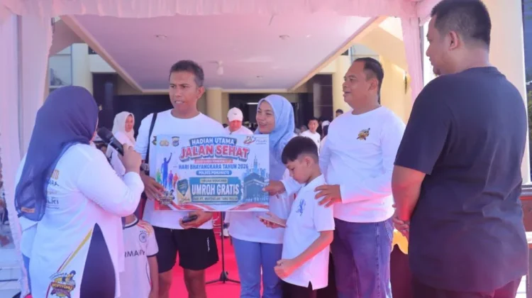 Warga Pohuwato Raih Hadiah Umroh di Hari Bhayangkara ke-80