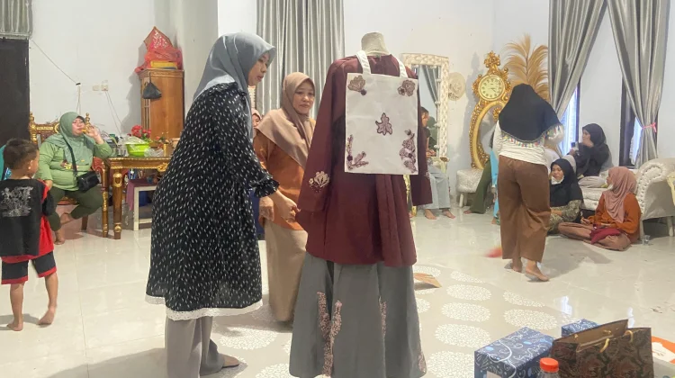 Ibu Rumah Tangga Sulap Perca Kain Jadi Produk Bernilai Ekonomi