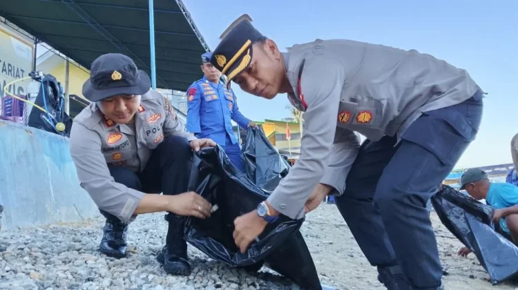 Jago ASRI Warnai HUT Bhayangkara di Wisata Hiu Paus