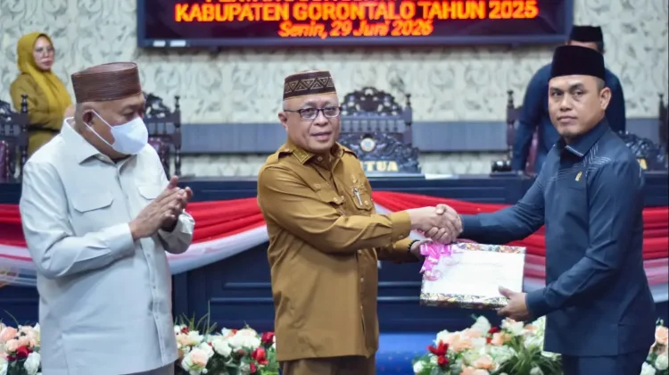 Bupati Gorontalo Serahkan Ranperda Pertanggungjawaban APBD 2025 ke DPRD