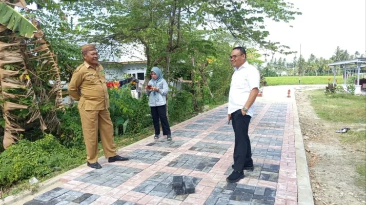 Anggota Deprov Gorontalo Tinjau Realisasi Pokir Pembangunan Paving Blok