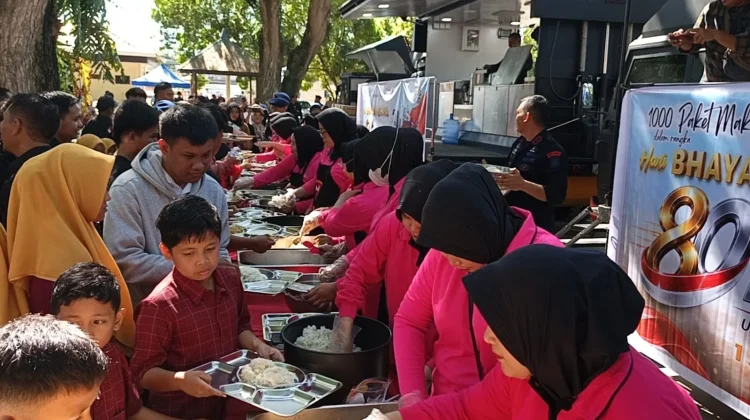 Polda Gorontalo Bagikan Seribu Paket Makanan bagi Warga