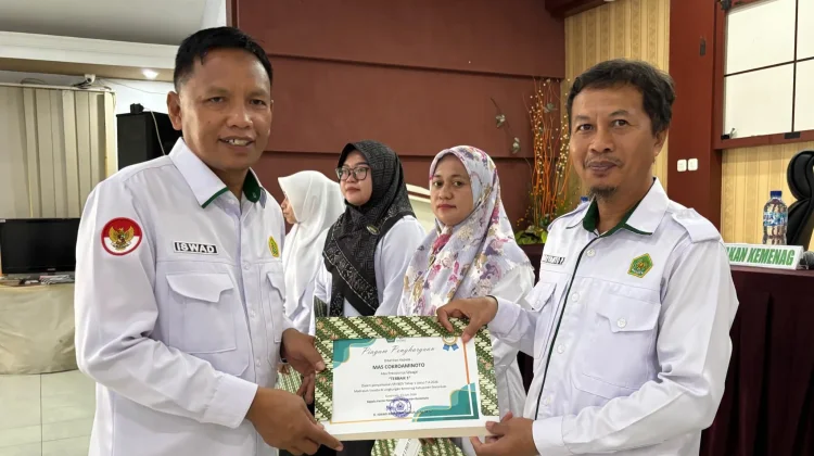 Kemenag Kabupaten Gorontalo Beri Penghargaan untuk Madrasah Berprestasi
