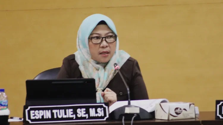Kolaborasi Bareng Pemprov, Espin Tulie Padukan Reses di Luhu Dengan Pasar Murah