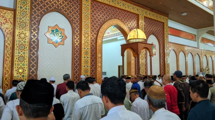 Masjid Baiturrahim Gelar Salat Gaib, Kenang Pengabdian Rachmat Gobel