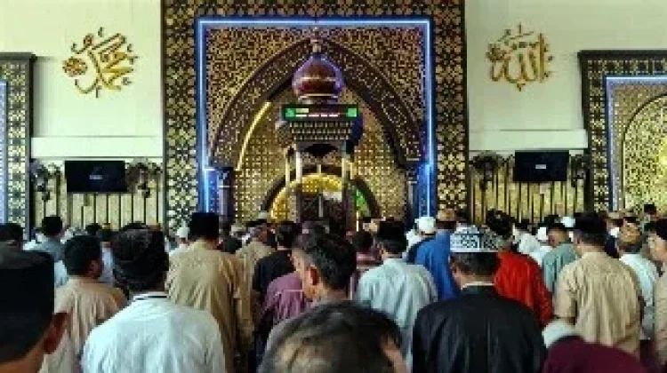 Jemaah Masjid Baiturrahman Gelar Salat Gaib untuk Almarhum Rachmat Gobel