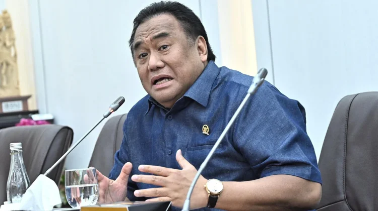 Taa Lo'o Lamahe Lipu, Gelar untuk Alm. Rachmat Gobel dari Dewan Adat Gorontalo