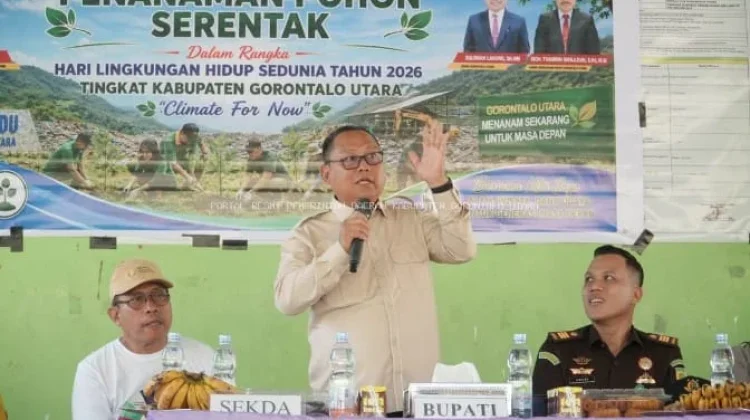 Bupati Gorut Serahkan Hadiah Lomba Kebersihan Antar OPD