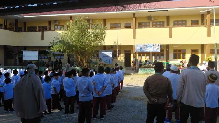 MPLS SDIT Qurratu A’yun Wahdah Islamiyah Gorontalo Diawali dengan Upacara Bendera