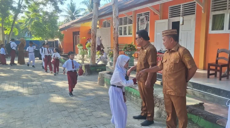 Siswa Baru di Pohuwato Antusias ke Sekolah di Hari Pertama Tahun Ajaran 2026/2027
