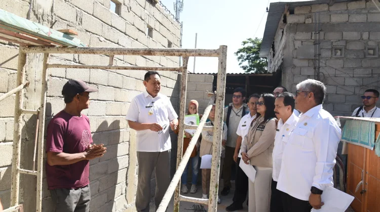Tinjau Progres BSPS, Gusnar Pastikan Kualitas Pembangunan Rumah