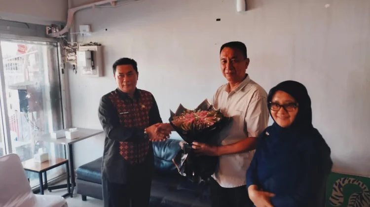 Apri Dama Pegawai Biro PBJ Gorontalo Purnatugas  Dilepas Penuh Haru