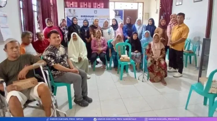 Dinsosdukcapil Bekali Lansia dengan Keterampilan dan Layanan Kesehatan