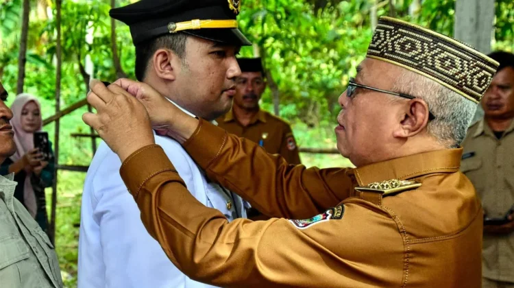 Lantik Pj Kepala Desa Botumoputi, Ini Permintaan Bupati Sofyan