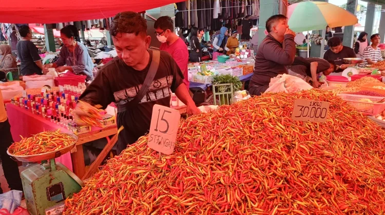 Harga Rica dan Tomat Turun, Komoditas Lain di Pasar Jumat Telaga Relatif Stabil