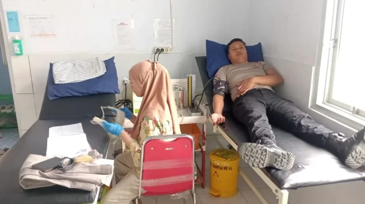 Personel Brimob Polda Gorontalo Donorkan Darah untuk Bantu Pasien