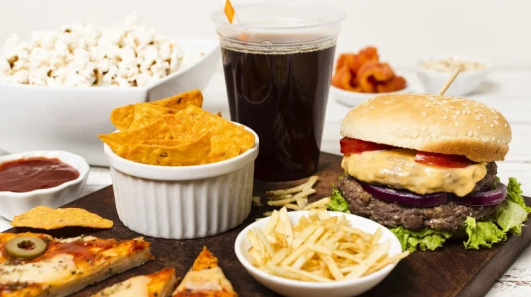 Junk Food di Kafe Modern, Fenomena Kuliner yang Perlu Diwaspadai