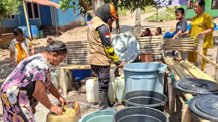 Dalam Sehari BPBD Salurkan 50.650 Liter Air Bersih untuk Masyarakat Goorntalo