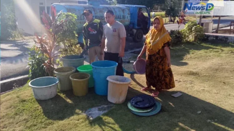 Dinsos Provinsi Gorontalo Salurkan 5.000 Liter Air Bersih ke Pulubala