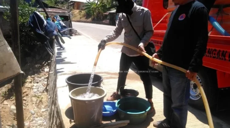 BPBD Gorontalo Utara Salurkan Air Bersih ke Desa Bulango Raya