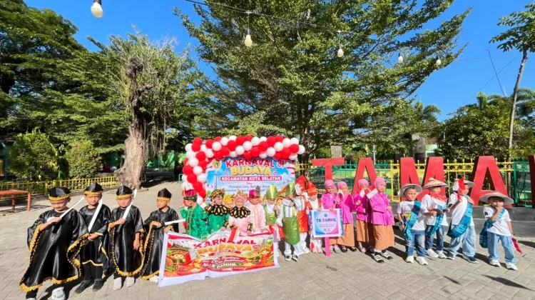 Ratusan Anak TK se-Kecamatan Kota Selatan Ramaikan Karnaval HUT RI