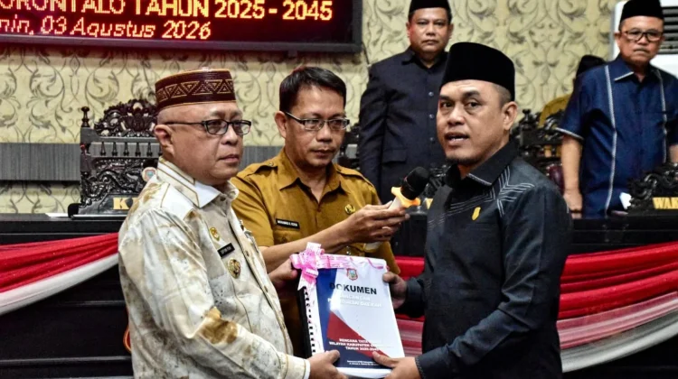 Bupati Gorontalo Serahkan Ranperda RTRW ke DPRD untuk Dibahas