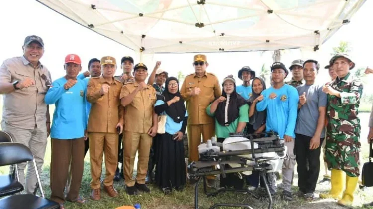 Rasakan Manfaat Alsintan, Petani Randangan Berterima Kasih Kepada Gubernur Gusna