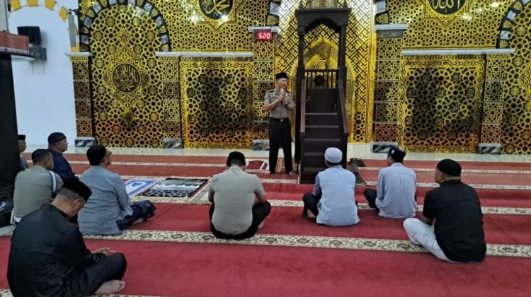 Salat Subuh Berjamaah, Kapolres Bone Bolango Ajak Warga Cegah Kebakaran